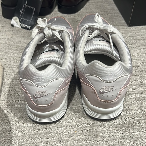 Pink & Gray Nike Air span - Picture 3 of 4